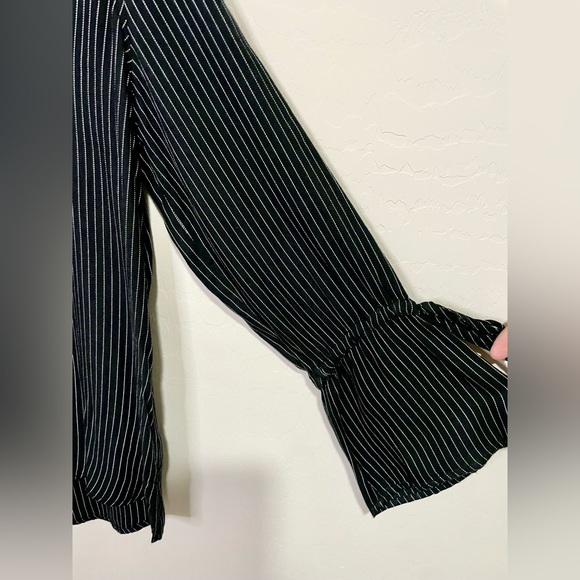 EXPRESS Black and White Pin Stripe Collared Button Down w/ Tie Bell Sleeved - Picture 5 of 10